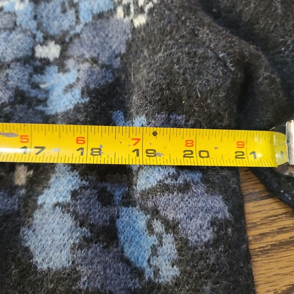 EUC Woman's L Croft & Barrow 100% warm wool cardigan - Picture 9 of 12